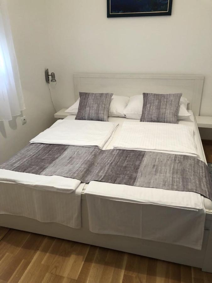 Apartmani Gavran Pirovac Exteriér fotografie
